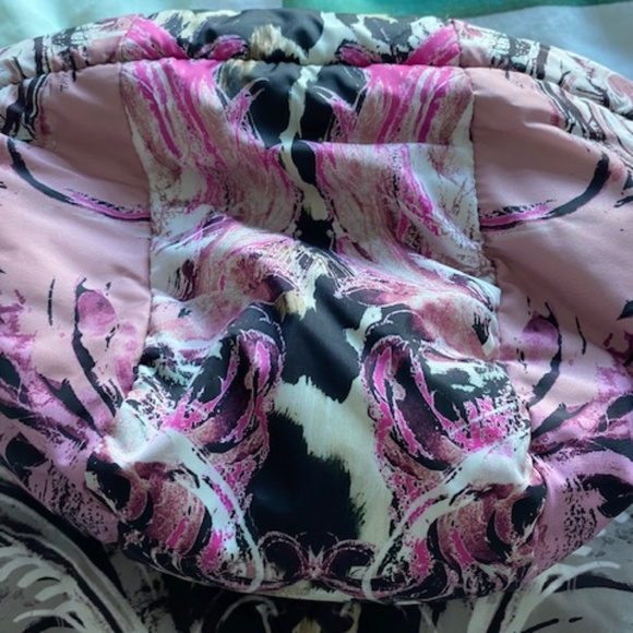 Roberto Cavalli Black and Pink Puffer Jacket with Bold Patterns - Picture 15 of 16